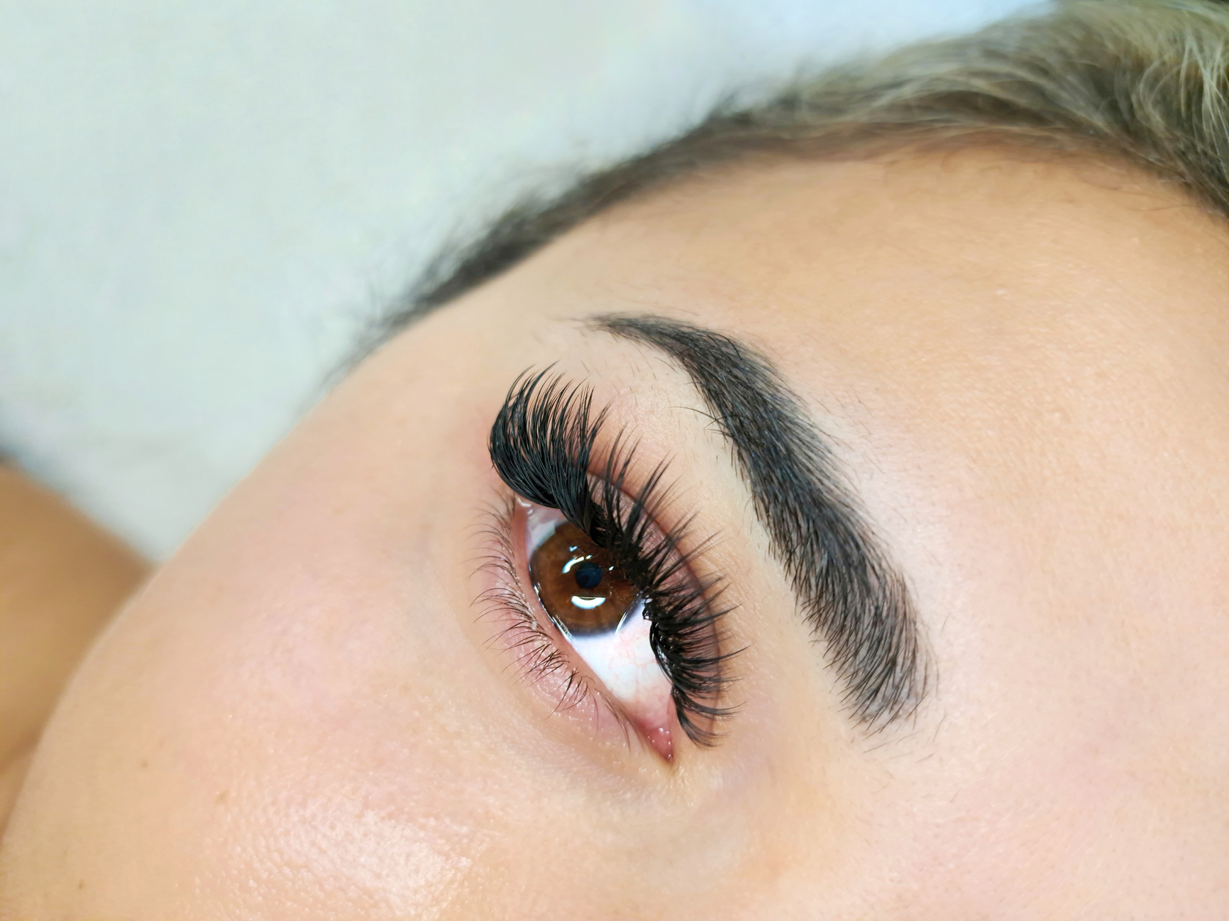 Kim k wet effect eyelash extensions macro eye